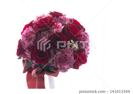 Red and pink bouquets for weddings. Red and pink bouquets for weddings. 141013309