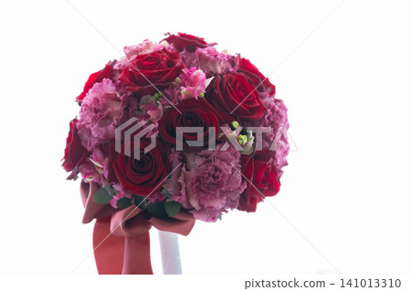 Red and pink bouquets for weddings. Red and pink bouquets for weddings. 141013310