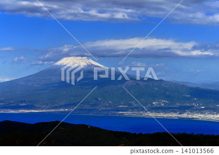 Mount Fuji, its peak hidden by clouds, as seen from the summit of Mount Daruma on the Izu Mountain Ridge Trail of the Izu Peninsula. Mount Fuji, its peak hidden by clouds, as seen from the summit of Mount Daruma on the Izu Mountain Ridge Trail of the Izu Peninsula. 141013566