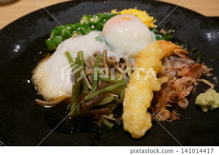 蕎麥麵配溏心蛋、野菜和炸蝦天婦羅(5人份) 蕎麥麵配溏心蛋、野菜和炸蝦天婦羅(5人份) 141014417