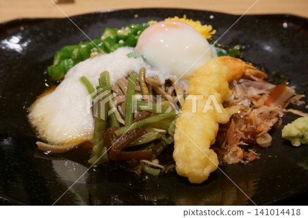 蕎麥麵配溏心蛋、野菜和炸蝦天婦羅(4人份) 蕎麥麵配溏心蛋、野菜和炸蝦天婦羅(4人份) 141014418