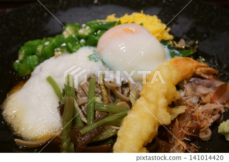 蕎麥麵配溏心蛋、野菜和炸蝦天婦羅(2人份) 蕎麥麵配溏心蛋、野菜和炸蝦天婦羅(2人份) 141014420