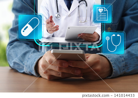 利用智慧型手機應用程式進行遠距醫療。患者接受線上醫療服務。線上諮詢醫生。 利用智慧型手機應用程式進行遠距醫療。患者接受線上醫療服務。線上諮詢醫生。 141014433