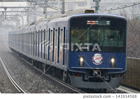 L-train Seibu Ikebukuro Line 141014588