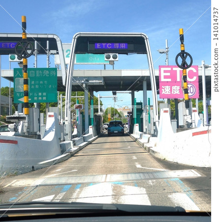 Highway interchange entrance (ETC-only lane) Highway interchange entrance (ETC-only lane) 141014737