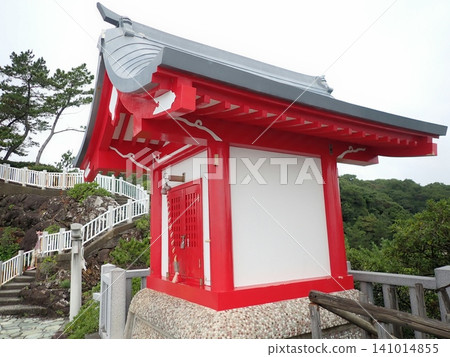Kaizumi Shrine, located on Ryuo Cape in Katsurahama 141014855