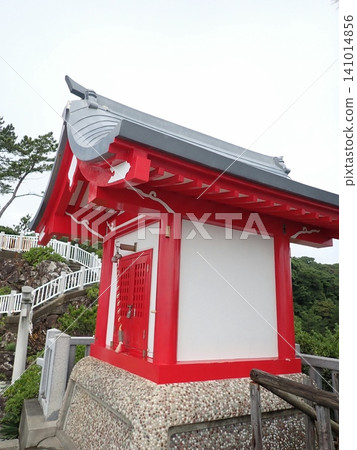 Kaizumi Shrine, located on Ryuo Cape in Katsurahama Kaizumi Shrine, located on Ryuo Cape in Katsurahama 141014856