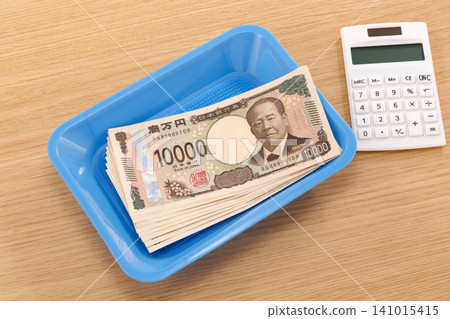 Money and coin tray 141015415
