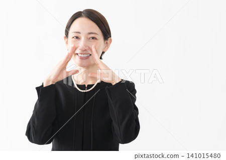 身著喪服的女子 葬禮照片 身著喪服的女子 葬禮照片 141015480