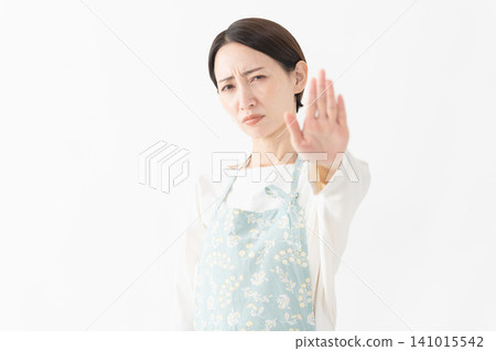 Woman wearing an apron Lifestyle image Woman wearing an apron Lifestyle image 141015542