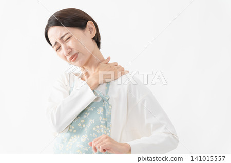 Woman wearing an apron Lifestyle image Woman wearing an apron Lifestyle image 141015557