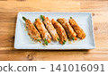 豬肉捲配四季豆和胡蘿蔔：一道色彩繽紛的蔬菜肉捲菜餚。 141016091