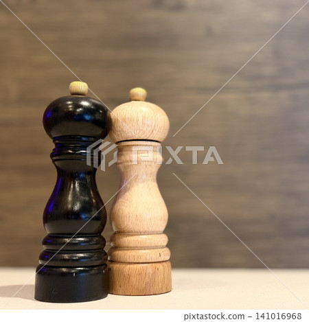 Wooden salt and pepper mill 141016968