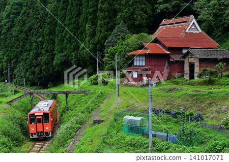 JR Kisuki Line local train JR Kisuki Line local train 141017071
