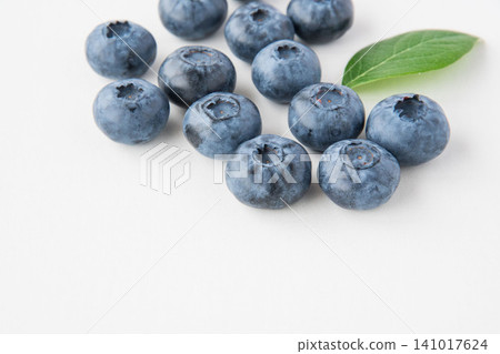 Fresh blueberries Fresh blueberries 141017624