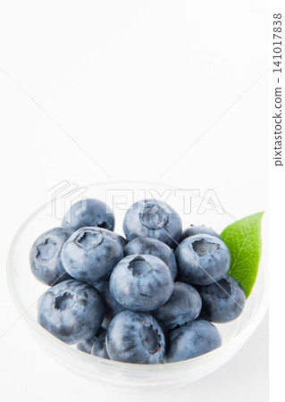 Fresh blueberries in a glass container Fresh blueberries in a glass container 141017838