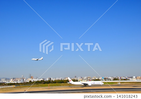 從空中花園眺望伊丹機場跑道 從空中花園眺望伊丹機場跑道 141018243