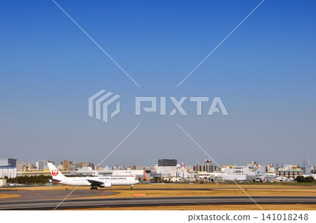 A panoramic view of Itami Airport from Sky Park 141018248