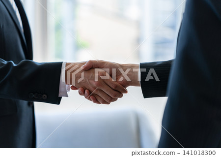 握手的商人 握手的商人 141018300