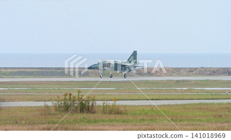 日本航空自衛隊F-1戰機著陸 日本航空自衛隊F-1戰機著陸 141018969