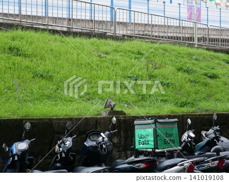 locomotive, motorcycle, motorbike 141019108