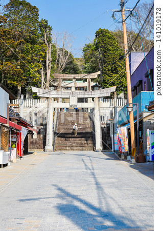 Entrance torii gate of Miyajidake Shrine (vertical) Entrance torii gate of Miyajidake Shrine (vertical) 141019178