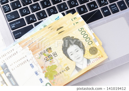 Korean Won Banknotes - Korean Won (KRW) Banknotes 141019412