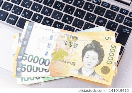 Korean Won Banknotes - Korean Won (KRW) Banknotes Korean Won Banknotes - Korean Won (KRW) Banknotes 141019413