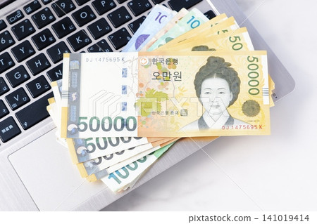 Korean Won Banknotes - Korean Won (KRW) Banknotes Korean Won Banknotes - Korean Won (KRW) Banknotes 141019414