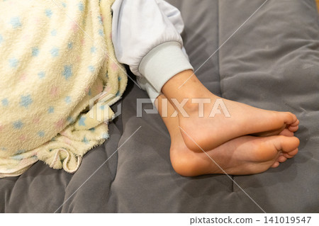 躺著的孩子的腳 躺著的孩子的腳 141019547
