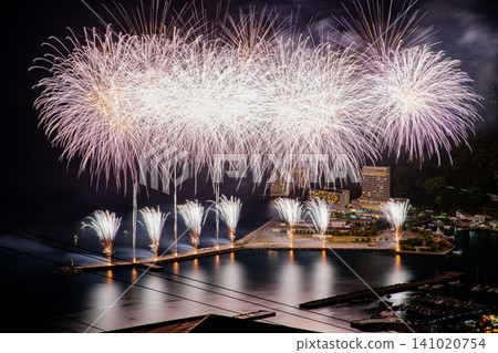 [Shizuoka Prefecture] Atami's million-dollar night view and seaside fireworks festival 141020754