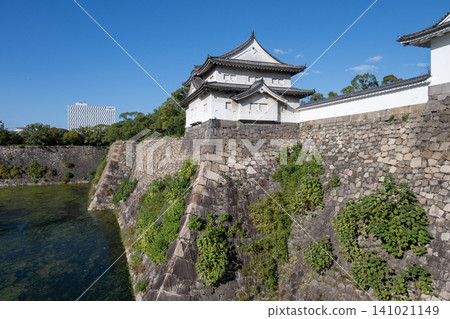 Osaka Castle: Senkan Turret and High Stone Walls Osaka Castle: Senkan Turret and High Stone Walls 141021149