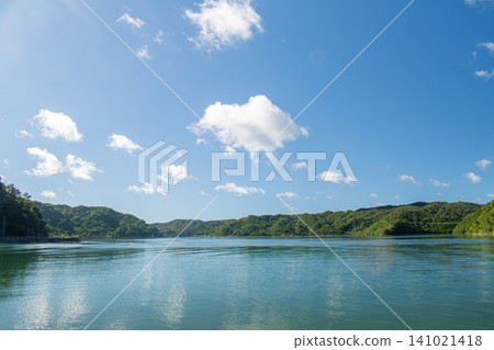 Scenery of Shioya Bay, Ogimi Village, Okinawa Prefecture Scenery of Shioya Bay, Ogimi Village, Okinawa Prefecture 141021418