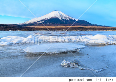A clear winter day, a view of the various shapes of frozen ice and snow-covered Mount Fuji from Nagaike Waterfront Park in Lake Yamanaka. A clear winter day, a view of the various shapes of frozen ice and snow-covered Mount Fuji from Nagaike Waterfront Park in Lake Yamanaka. 141021463