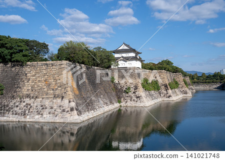大阪城:二之丸石牆與六番櫓(第六砲塔) 大阪城:二之丸石牆與六番櫓(第六砲塔) 141021748