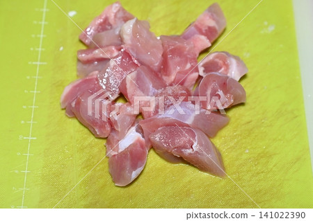 Chicken cut into bite-sized pieces Chicken cut into bite-sized pieces 141022390