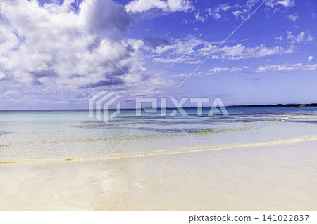Scenery of Miyakojima sandy beach Scenery of Miyakojima sandy beach 141022837