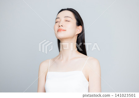 一位擁有優美頸項的女子 一位擁有優美頸項的女子 141023501