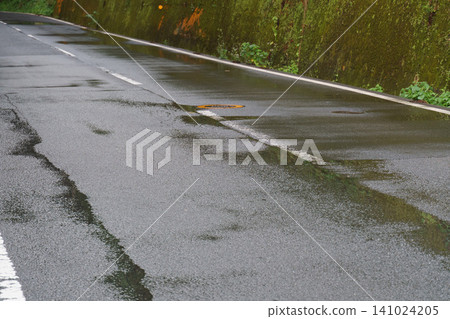 在雨天的路 在雨天的路 141024205