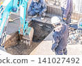 Seismic reinforcement work on combined sewer pipes (rehabilitation method): Public sewer construction work for public manhole sewer pipes, excavation, hydraulic excavator, buried object confirmation, guidance. 141027492