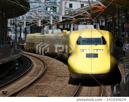 「黃醫師」T5號列車駛入小倉站 「黃醫師」T5號列車駛入小倉站 141030024