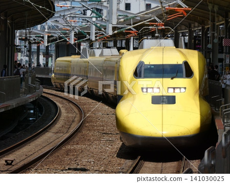 「黃醫師」T5號列車駛入小倉站 「黃醫師」T5號列車駛入小倉站 141030025