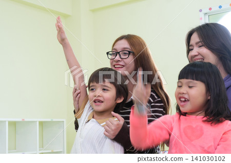 The teacher is teaching young children in a class at school. The teacher is teaching young children in a class at school. 141030102