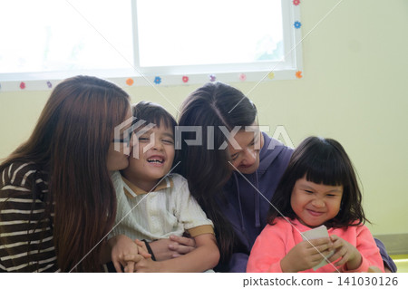 The teacher is teaching young children in a class at school. The teacher is teaching young children in a class at school. 141030126