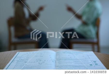 Divorce papers and the image of men and women Divorce papers and the image of men and women 141030859