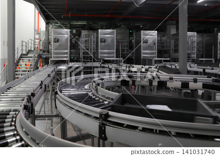 packing line in a logistics warehouse. conveyor belt in a modern production line. Pallet racking packing line in a logistics warehouse. conveyor belt in a modern production line. Pallet racking 141031740