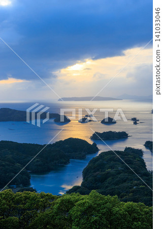 The sea around Kujukushima Islands as seen from Tenkaiho in Nagasaki Prefecture, where the reflection of the setting sun is beautiful in spring. The sea around Kujukushima Islands as seen from Tenkaiho in Nagasaki Prefecture, where the reflection of the setting sun is beautiful in spring. 141033046