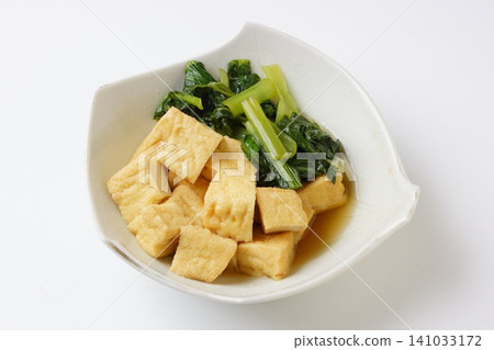 Simmered Japanese mustard spinach and deep-fried tofu Simmered Japanese mustard spinach and deep-fried tofu 141033172