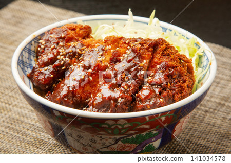 在米的味噌豬肉炸肉排 在米的味噌豬肉炸肉排 141034578