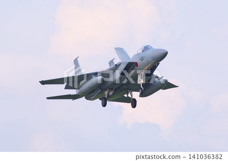 第303中隊的F-15J戰鬥機準備著陸 141036382